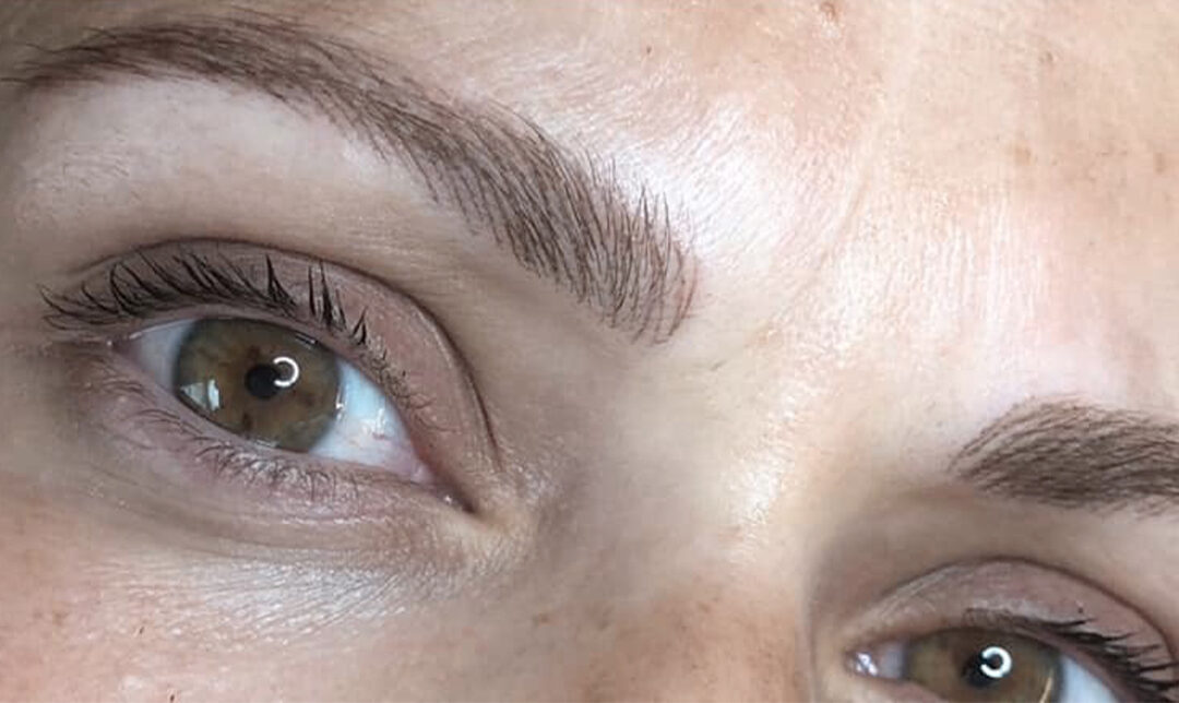 Sourcils permanents naturels